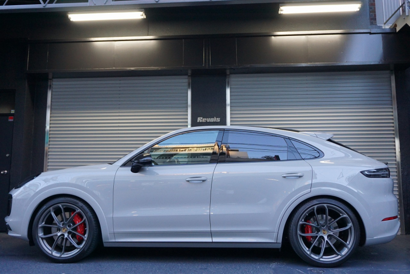 ポルシェ カイエン Cayenne GTS Coupe  Lightweight Sport Package Carbon  中古車