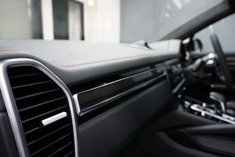 ポルシェ カイエン Cayenne GTS Coupe  Lightweight Sport Package Carbon  中古車