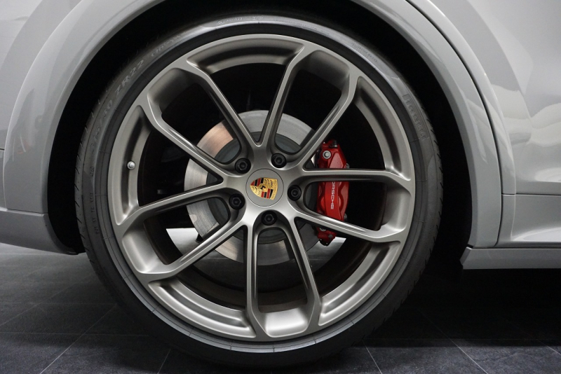 ポルシェ カイエン Cayenne GTS Coupe  Lightweight Sport Package Carbon  中古車