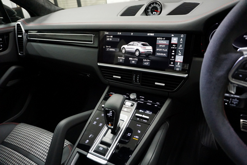 ポルシェ カイエン Cayenne GTS Coupe  Lightweight Sport Package Carbon  中古車