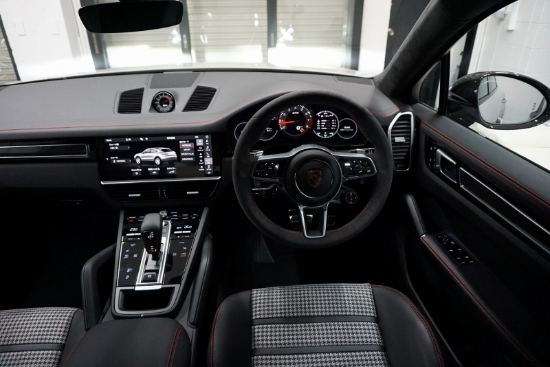 ポルシェ カイエン Cayenne GTS Coupe  Lightweight Sport Package Carbon  中古車