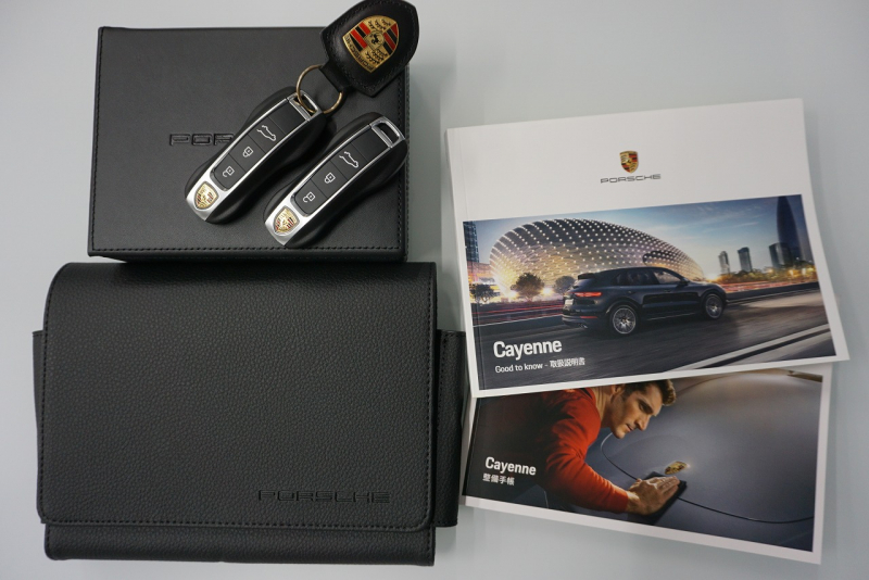 ポルシェ カイエン Cayenne GTS Coupe  Lightweight Sport Package Carbon  中古車