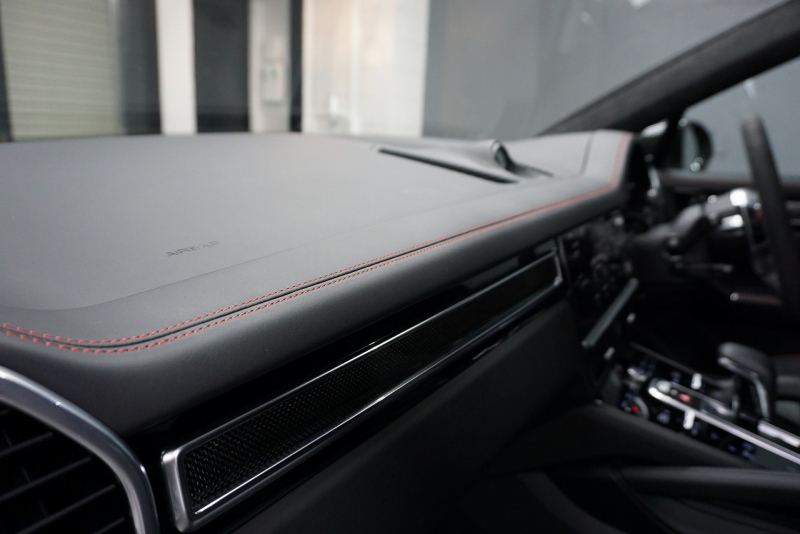 ポルシェ カイエン Cayenne GTS Coupe  Lightweight Sport Package Carbon  中古車