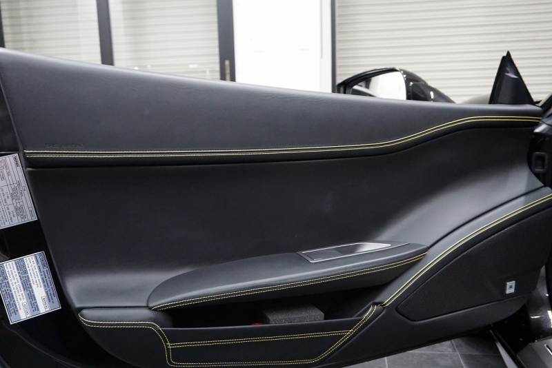 フェラーリ 458スパイダー 2015年最終年式正規ディーラー車 LEDカーボンステア ドライバーズゾーンカーボン  中古車