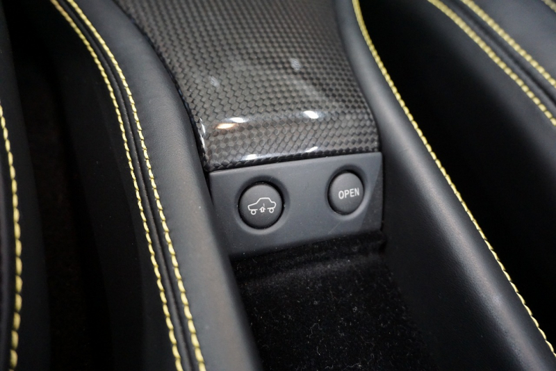 フェラーリ 458スパイダー 2015年最終年式正規ディーラー車 LEDカーボンステア ドライバーズゾーンカーボン  中古車