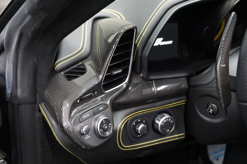 フェラーリ 458スパイダー 2015年最終年式正規ディーラー車 LEDカーボンステア ドライバーズゾーンカーボン  中古車