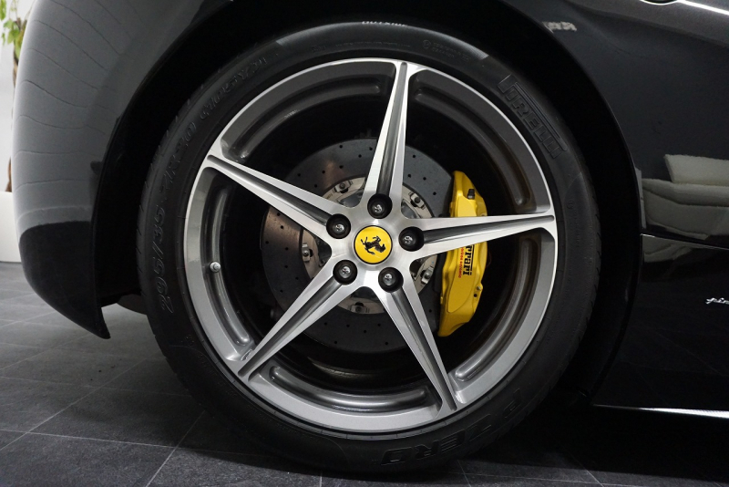 フェラーリ 458スパイダー 2015年最終年式正規ディーラー車 LEDカーボンステア ドライバーズゾーンカーボン  中古車