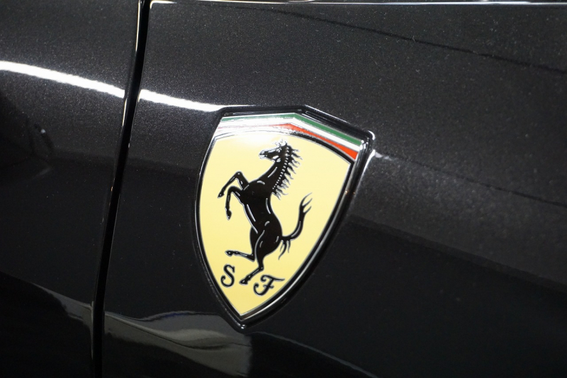 フェラーリ 458スパイダー 2015年最終年式正規ディーラー車 LEDカーボンステア ドライバーズゾーンカーボン  中古車