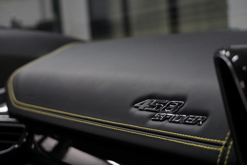 フェラーリ 458スパイダー 2015年最終年式正規ディーラー車 LEDカーボンステア ドライバーズゾーンカーボン  中古車