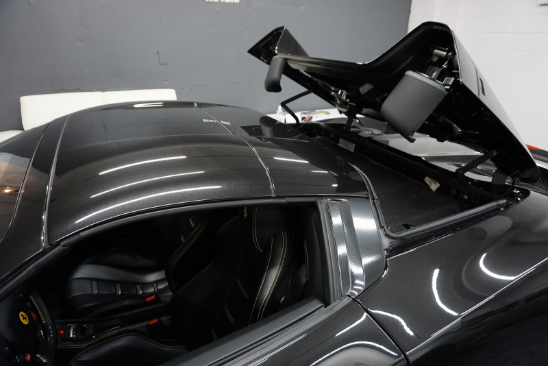 フェラーリ 458スパイダー 2015年最終年式正規ディーラー車 LEDカーボンステア ドライバーズゾーンカーボン  中古車