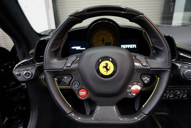 フェラーリ 458スパイダー 2015年最終年式正規ディーラー車 LEDカーボンステア ドライバーズゾーンカーボン  中古車