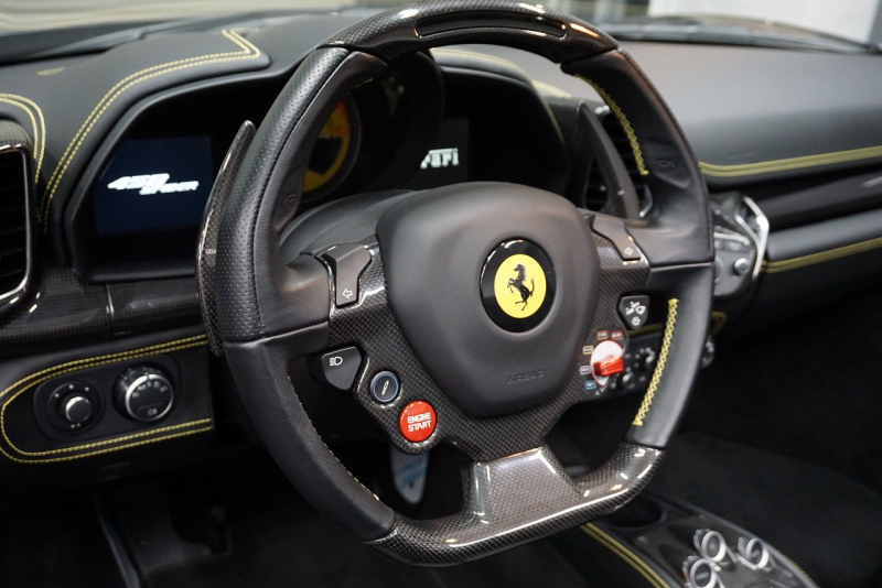 フェラーリ 458スパイダー 2015年最終年式正規ディーラー車 LEDカーボンステア ドライバーズゾーンカーボン  中古車