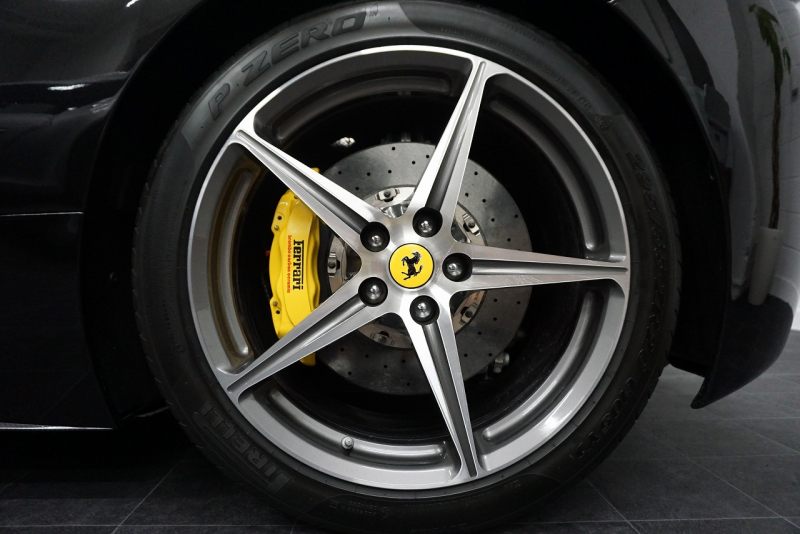 フェラーリ 458スパイダー 2015年最終年式正規ディーラー車 LEDカーボンステア ドライバーズゾーンカーボン  中古車