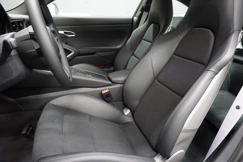 ポルシェ 911(Type991.2) GT3 (991.2)Touring Package スポーツクロノ フロントリフト  中古車