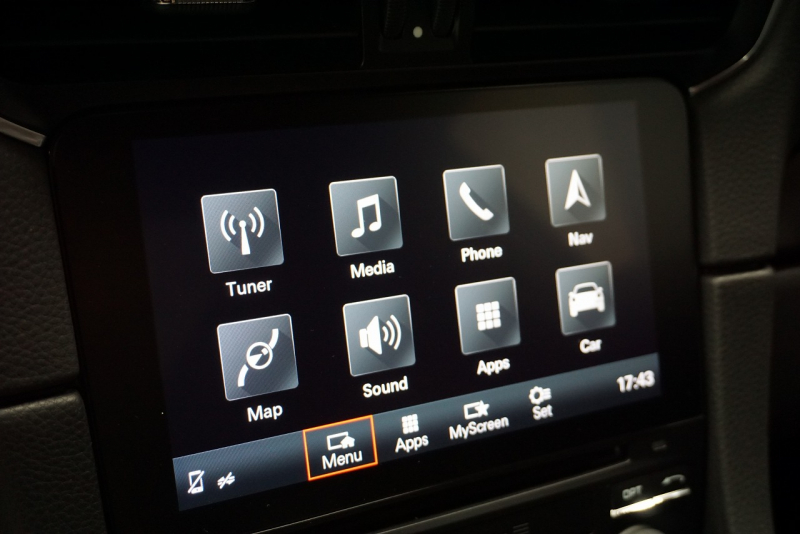 ポルシェ 911(Type991.2) Carrera T 日本未導入モデル7MT ショートシフト スポーツエグゾースト Bカメラ カーボンバケットチェック柄 ガーズレッド  中古車