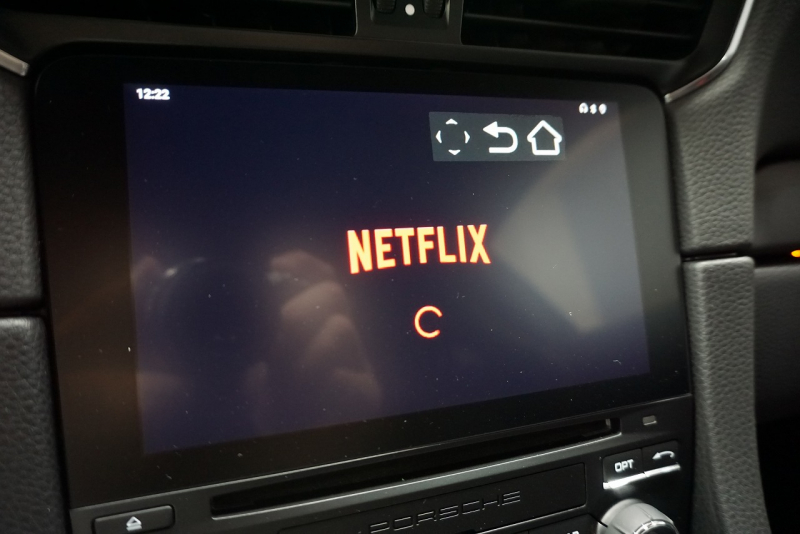 ポルシェ 911(Type991.2) Carrera T 日本未導入モデル7MT ショートシフト スポーツエグゾースト Bカメラ カーボンバケットチェック柄 ガーズレッド  中古車