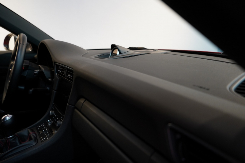 ポルシェ 911(Type991.2) Carrera T 日本未導入モデル7MT ショートシフト スポーツエグゾースト Bカメラ カーボンバケットチェック柄 ガーズレッド  中古車