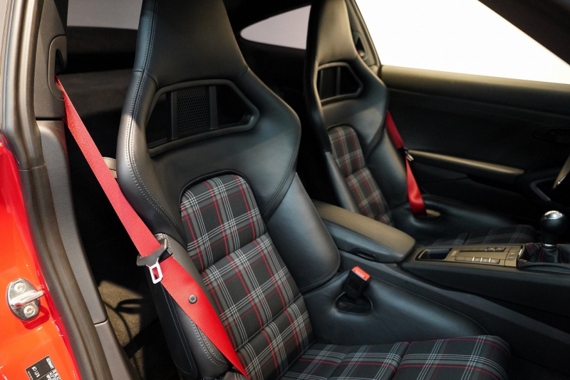 ポルシェ 911(Type991.2) Carrera T 日本未導入モデル7MT ショートシフト スポーツエグゾースト Bカメラ カーボンバケットチェック柄 ガーズレッド  中古車