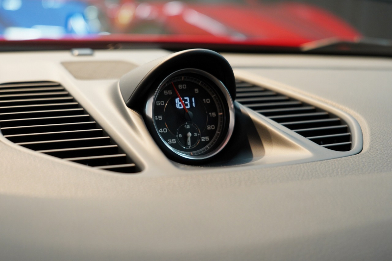 ポルシェ 911(Type991.2) Carrera T 日本未導入モデル7MT ショートシフト スポーツエグゾースト Bカメラ カーボンバケットチェック柄 ガーズレッド  中古車