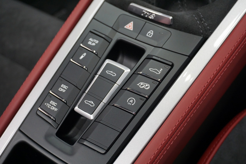 ポルシェ 718スパイダー Boxster Spyder  6MT スパイダークラシックインテリア LEDヘッドライト ブラック 中古車 中古車