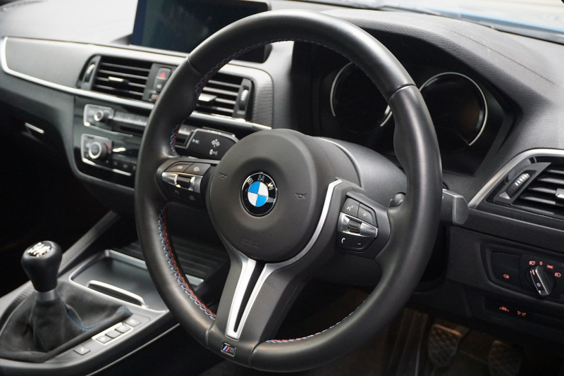 BMW 2シリーズ M2 中古車 中古車