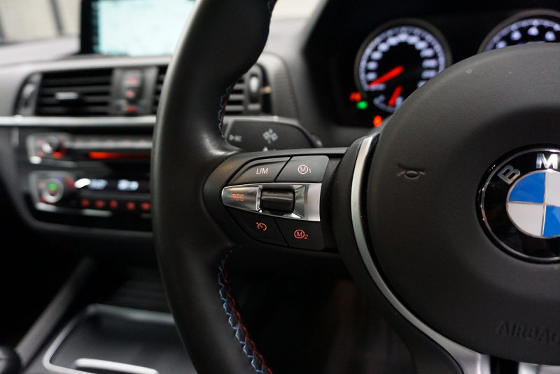 BMW 2シリーズ M2 中古車 中古車