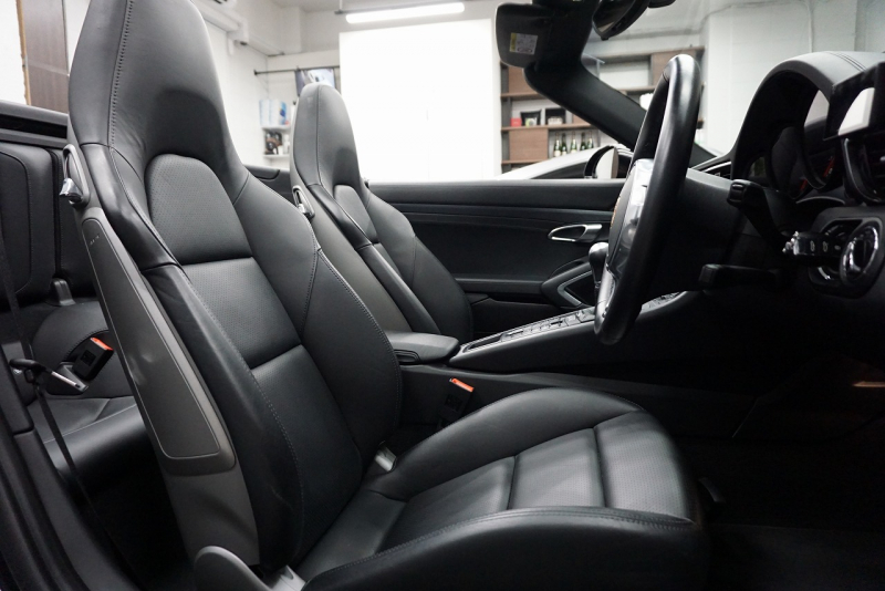 ポルシェ 911(Type991.1) GTS Cabriolet  7MT  オールレザーインテリア 日本仕様変更済 中古車 中古車