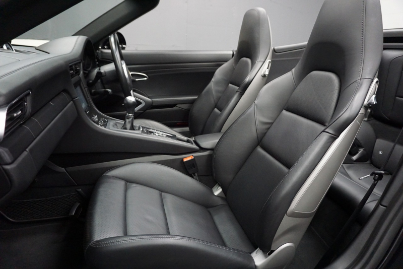 ポルシェ 911(Type991.1) GTS Cabriolet  7MT  オールレザーインテリア 日本仕様変更済 中古車 中古車