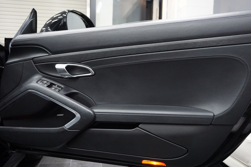 ポルシェ 911(Type991.1) GTS Cabriolet  7MT  オールレザーインテリア 日本仕様変更済 中古車 中古車