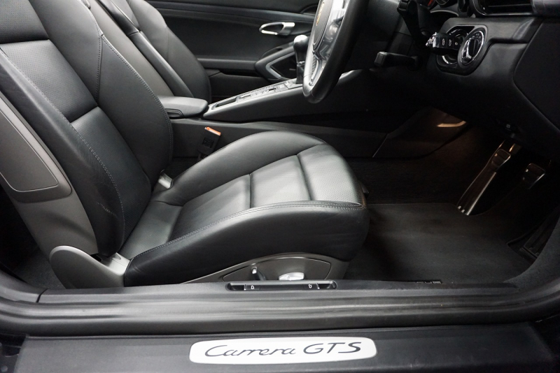 ポルシェ 911(Type991.1) GTS Cabriolet  7MT  オールレザーインテリア 日本仕様変更済 中古車 中古車