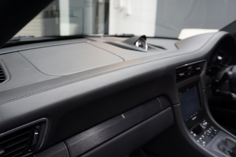 ポルシェ 911(Type991.1) GTS Cabriolet  7MT  オールレザーインテリア 日本仕様変更済 中古車 中古車