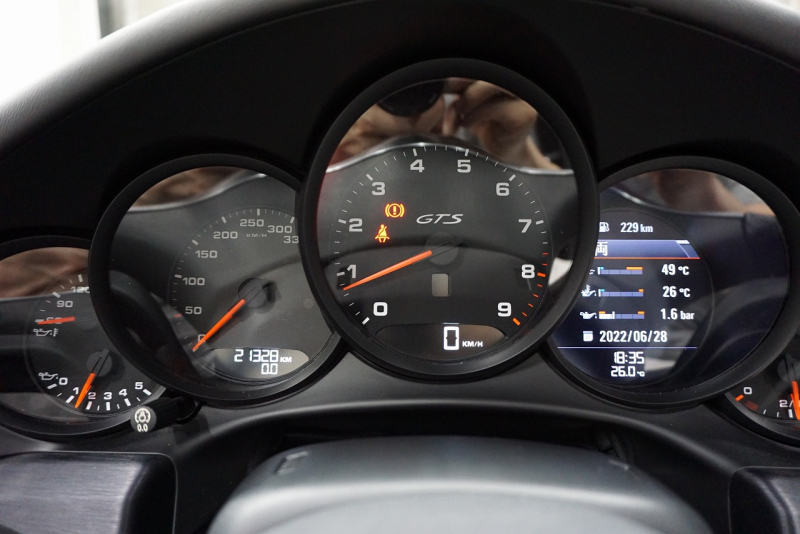 ポルシェ 911(Type991.1) GTS Cabriolet  7MT  オールレザーインテリア 日本仕様変更済 中古車 中古車