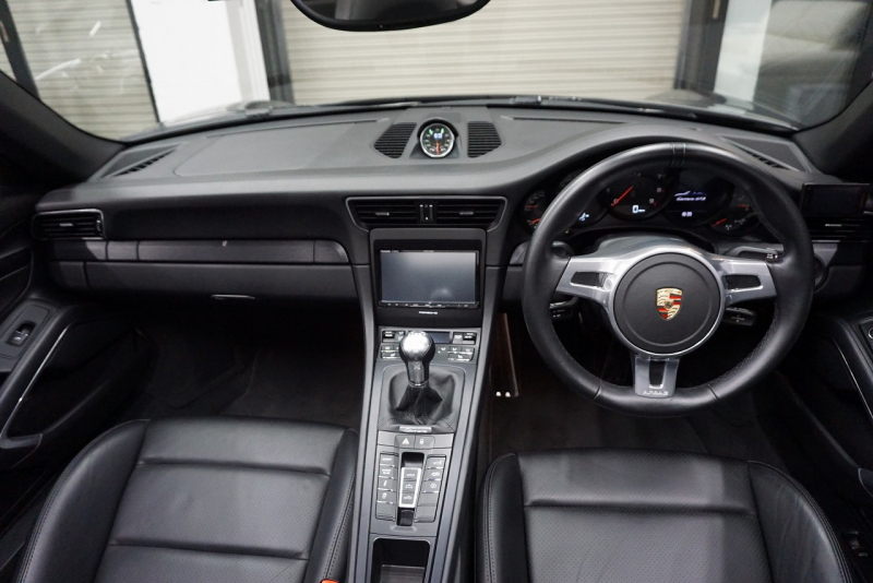 ポルシェ 911(Type991.1) GTS Cabriolet  7MT  オールレザーインテリア 日本仕様変更済 中古車 中古車