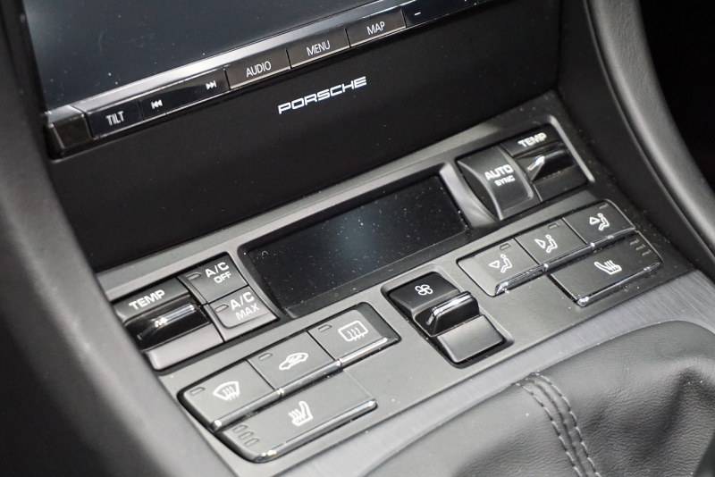 ポルシェ 911(Type991.1) GTS Cabriolet  7MT  オールレザーインテリア 日本仕様変更済 中古車 中古車