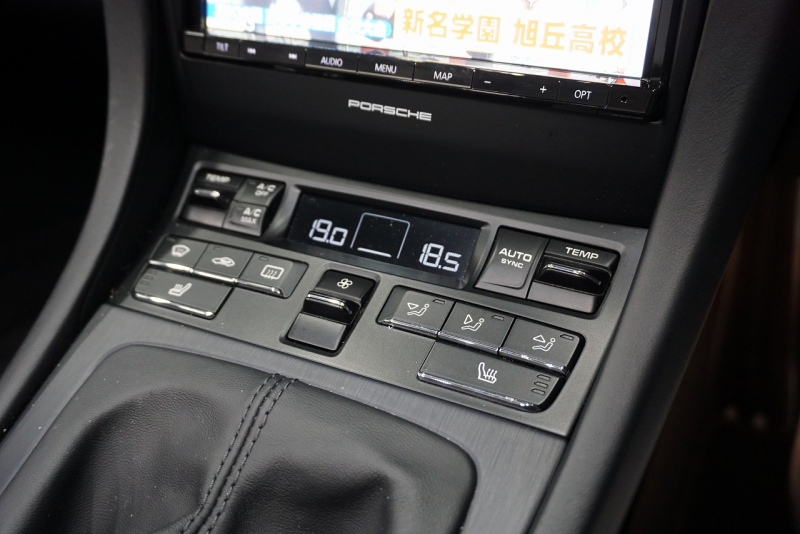 ポルシェ 911(Type991.1) GTS Cabriolet  7MT  オールレザーインテリア 日本仕様変更済 中古車 中古車