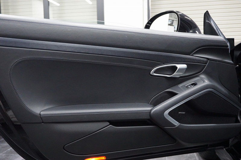 ポルシェ 911(Type991.1) GTS Cabriolet  7MT  オールレザーインテリア 日本仕様変更済 中古車 中古車