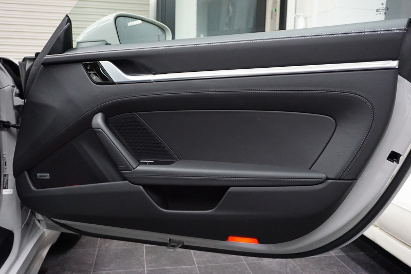 ポルシェ 911(Type992) Carrera  S 正規D車左H PCCB SR スポーツクロノ  スポーツエグゾースト OP6,100,000 OVER  中古車