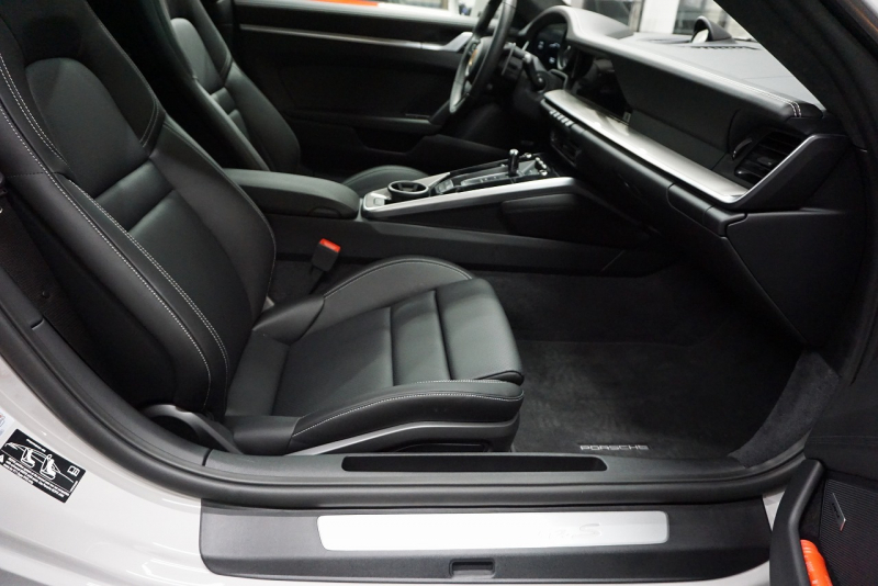 ポルシェ 911(Type992) Carrera  S 正規D車左H PCCB SR スポーツクロノ  スポーツエグゾースト OP6,100,000 OVER  中古車