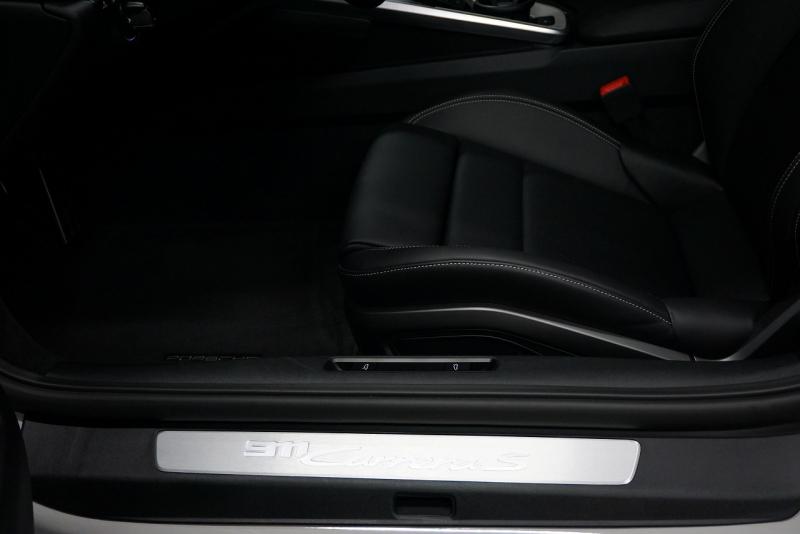 ポルシェ 911(Type992) Carrera  S 正規D車左H PCCB SR スポーツクロノ  スポーツエグゾースト OP6,100,000 OVER  中古車