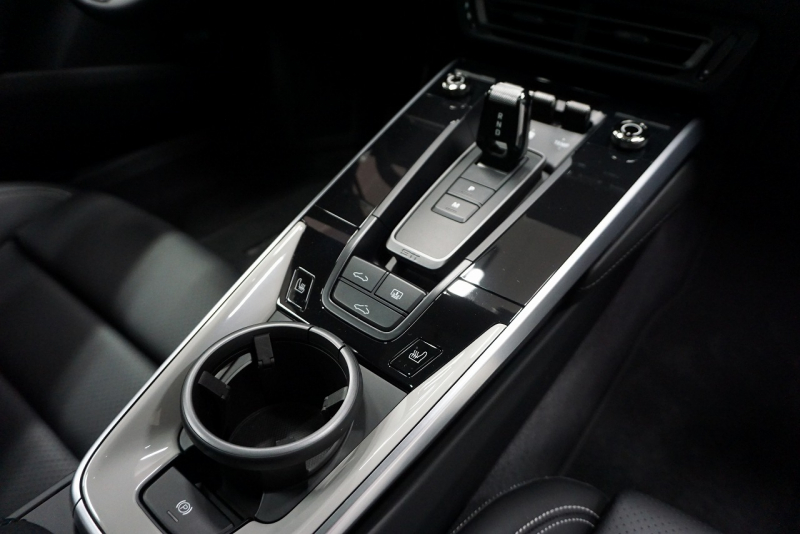 ポルシェ 911(Type992) Carrera  S 正規D車左H PCCB SR スポーツクロノ  スポーツエグゾースト OP6,100,000 OVER  中古車