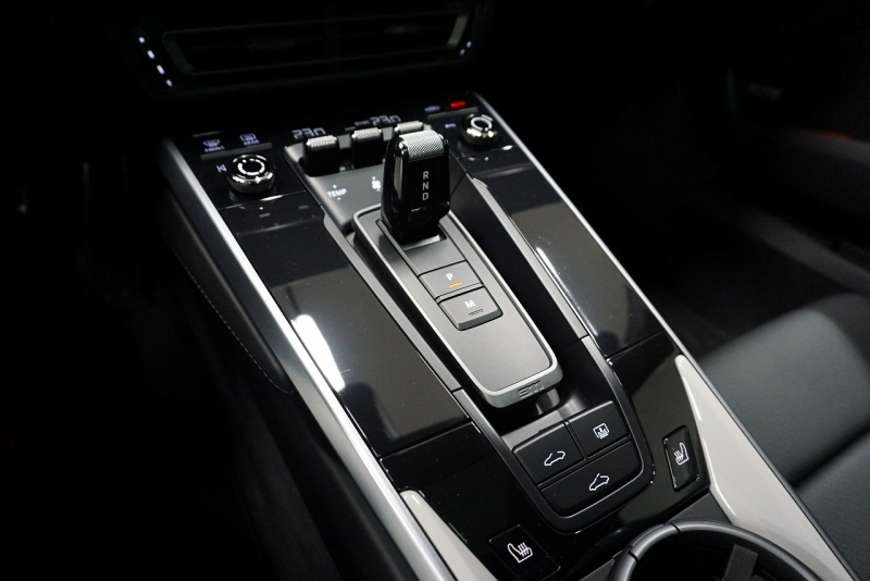 ポルシェ 911(Type992) Carrera  S 正規D車左H PCCB SR スポーツクロノ  スポーツエグゾースト OP6,100,000 OVER  中古車