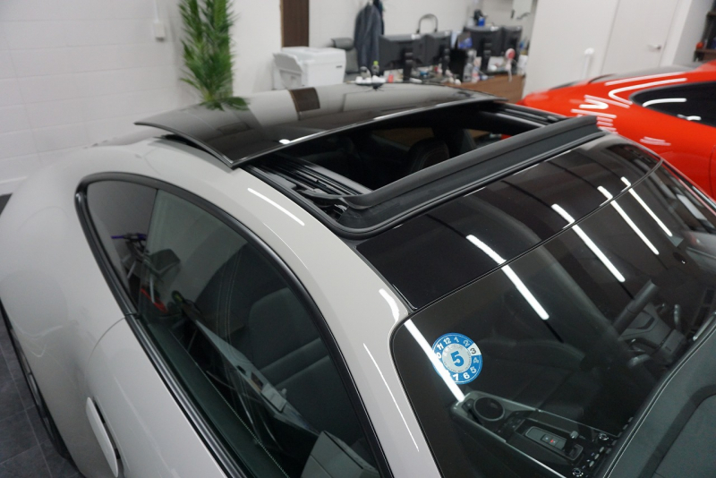 ポルシェ 911(Type992) Carrera  S 正規D車左H PCCB SR スポーツクロノ  スポーツエグゾースト OP6,100,000 OVER  中古車