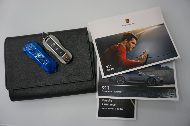 ポルシェ 911(Type992) Carrera  S 正規D車左H PCCB SR スポーツクロノ  スポーツエグゾースト OP6,100,000 OVER  中古車