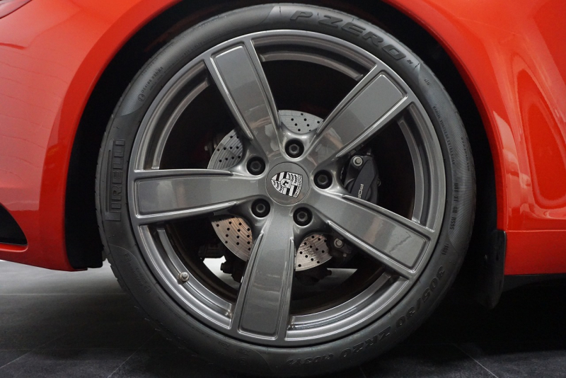 ポルシェ 911(Type991.2) Carrera T 日本未導入モデル7MT ショートシフト スポーツエグゾースト カーボンバケットチェック柄 ガーズレッド  中古車