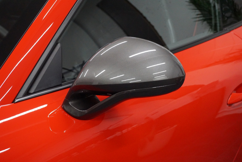 ポルシェ 911(Type991.2) Carrera T 日本未導入モデル7MT ショートシフト スポーツエグゾースト カーボンバケットチェック柄 ガーズレッド  中古車