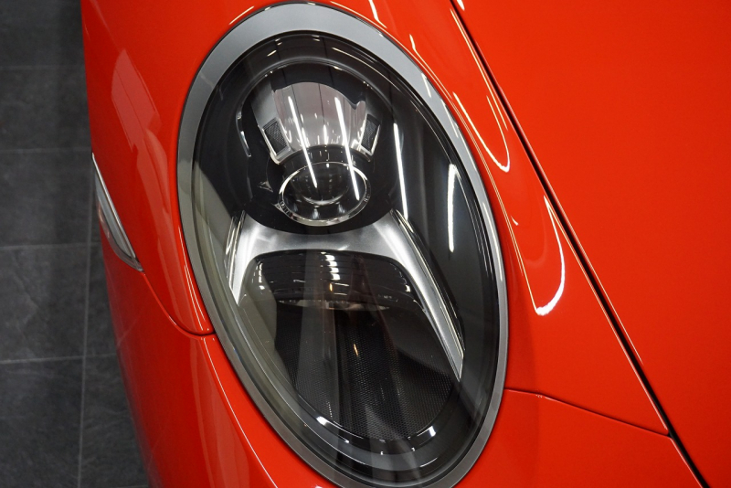 ポルシェ 911(Type991.2) Carrera T 日本未導入モデル7MT ショートシフト スポーツエグゾースト カーボンバケットチェック柄 ガーズレッド  中古車