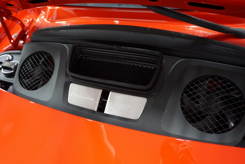 ポルシェ 911(Type991.2) Carrera T 日本未導入モデル7MT ショートシフト スポーツエグゾースト カーボンバケットチェック柄 ガーズレッド  中古車