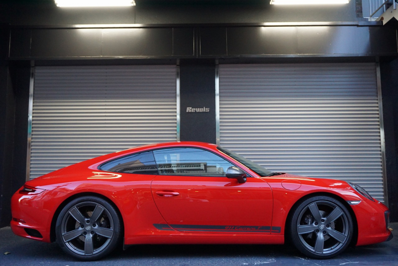 ポルシェ 911(Type991.2) Carrera T 日本未導入モデル7MT ショートシフト スポーツエグゾースト カーボンバケットチェック柄 ガーズレッド  中古車