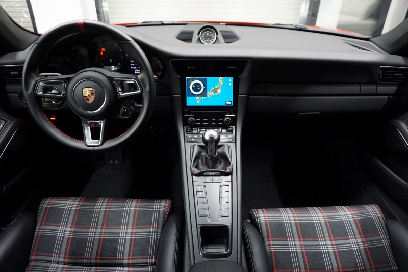 ポルシェ 911(Type991.2) Carrera T 日本未導入モデル7MT ショートシフト スポーツエグゾースト カーボンバケットチェック柄 ガーズレッド  中古車