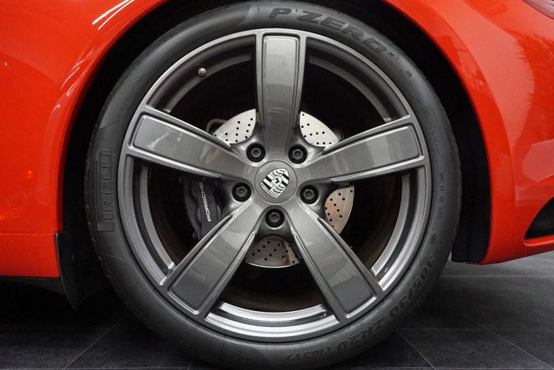 ポルシェ 911(Type991.2) Carrera T 日本未導入モデル7MT ショートシフト スポーツエグゾースト カーボンバケットチェック柄 ガーズレッド  中古車